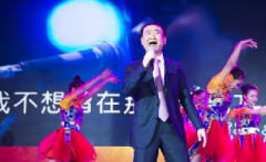 “國民公公”王健林火了，首富玩起了搖滾